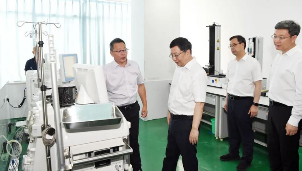 重慶市委副書記、市長胡衡華蒞臨山外山公司調(diào)研